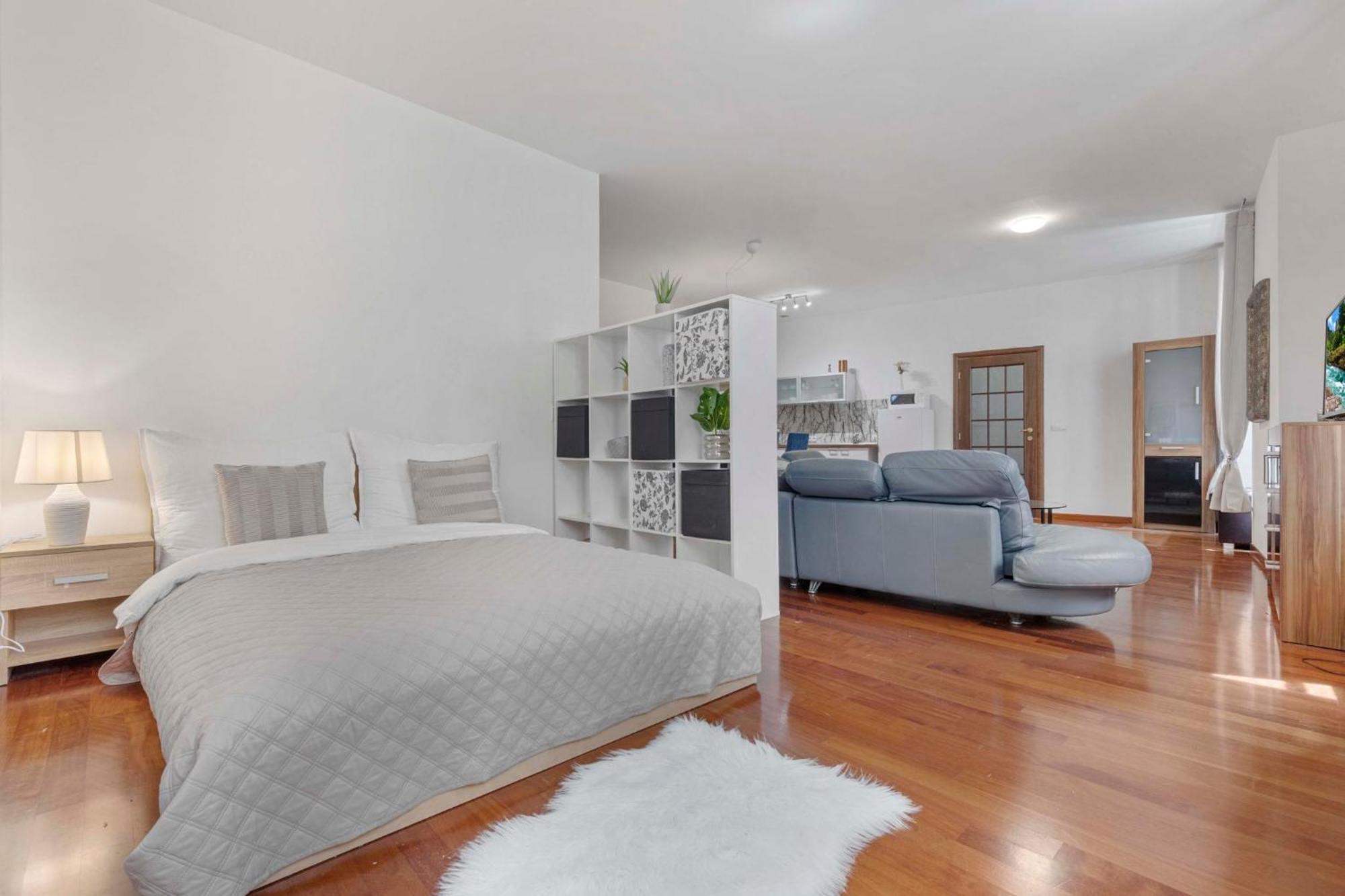 Charming Apartment In The Heart Of 브라티슬라바 외부 사진