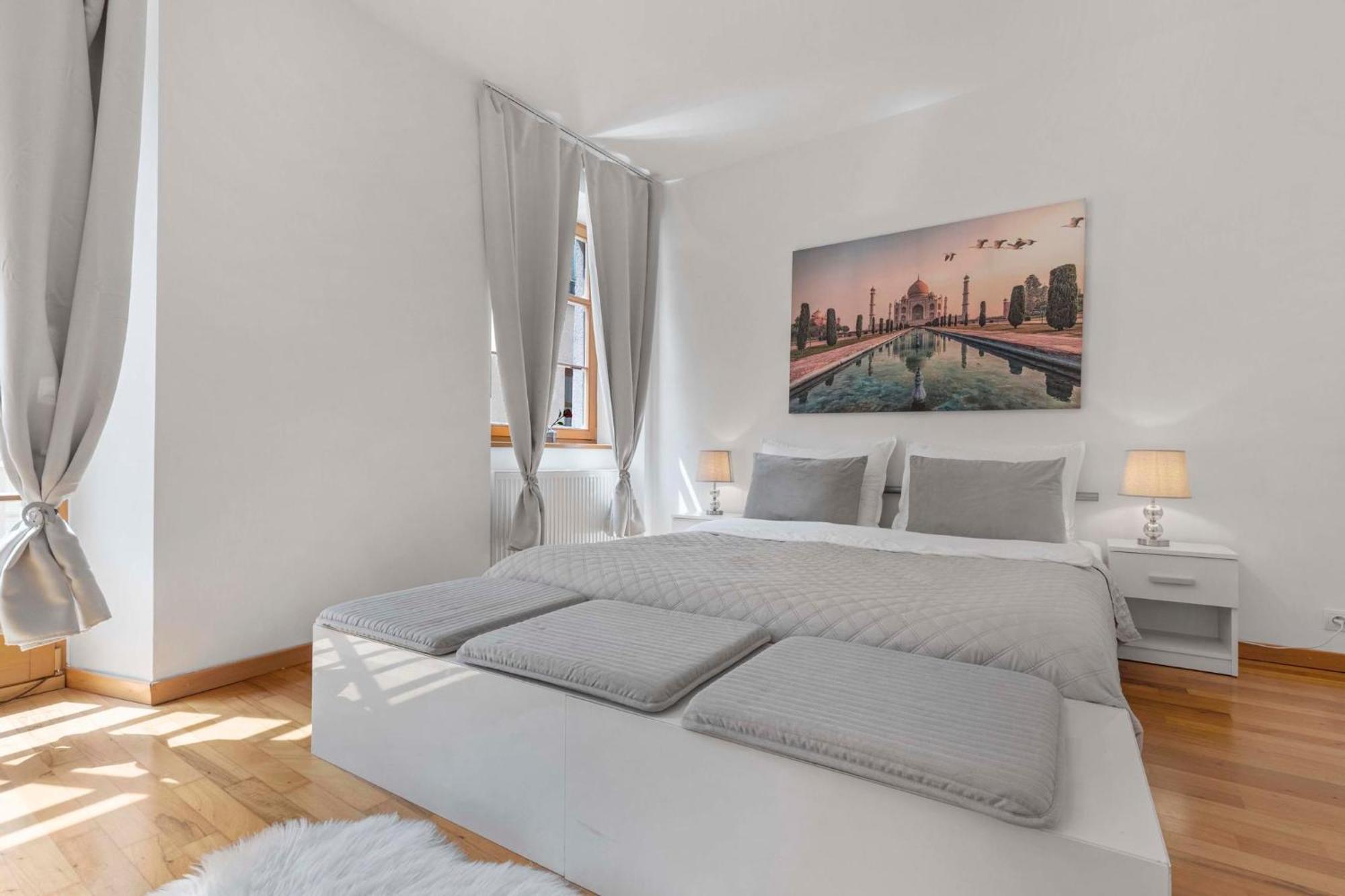 Charming Apartment In The Heart Of 브라티슬라바 외부 사진