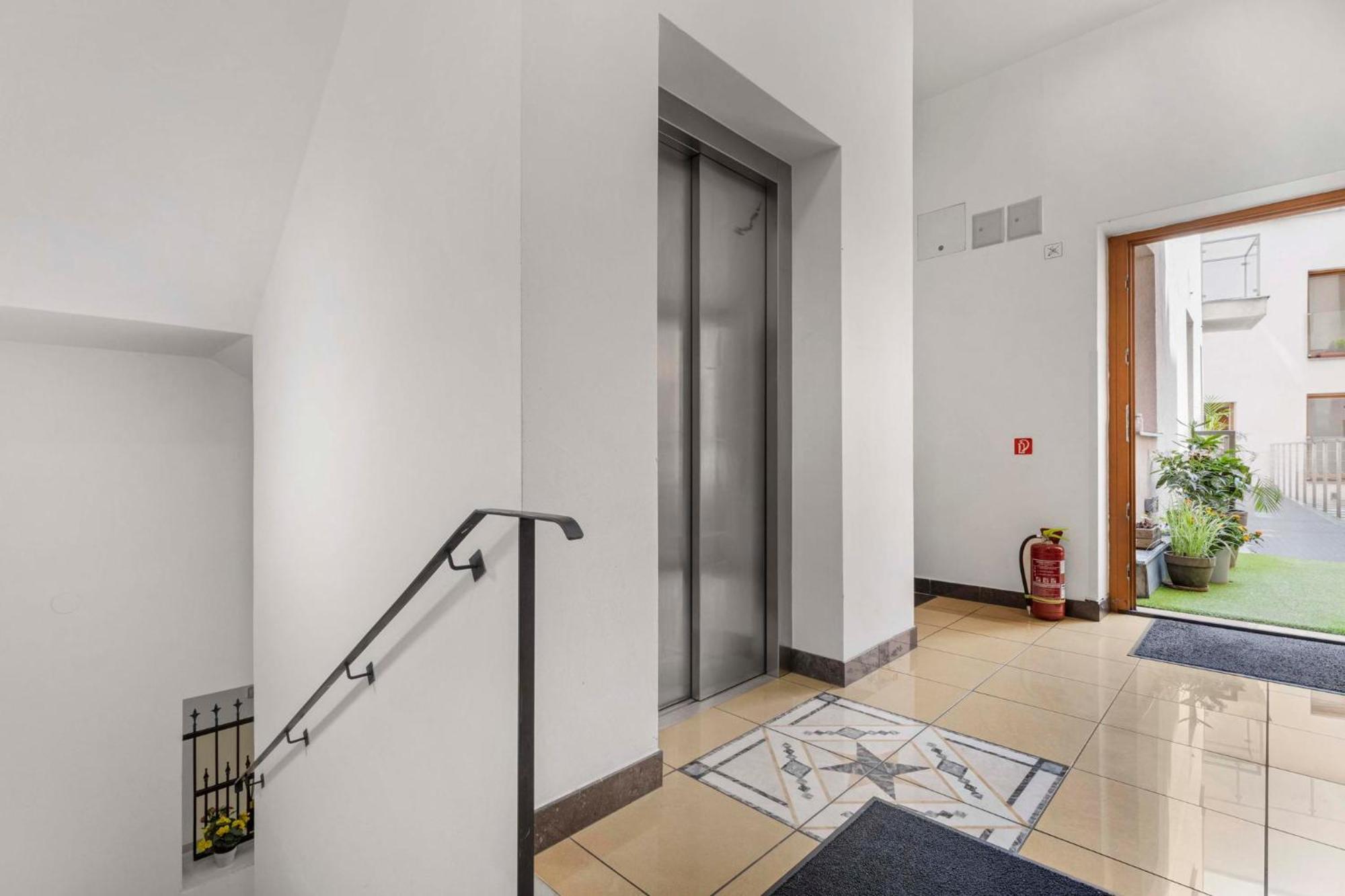 Charming Apartment In The Heart Of 브라티슬라바 외부 사진