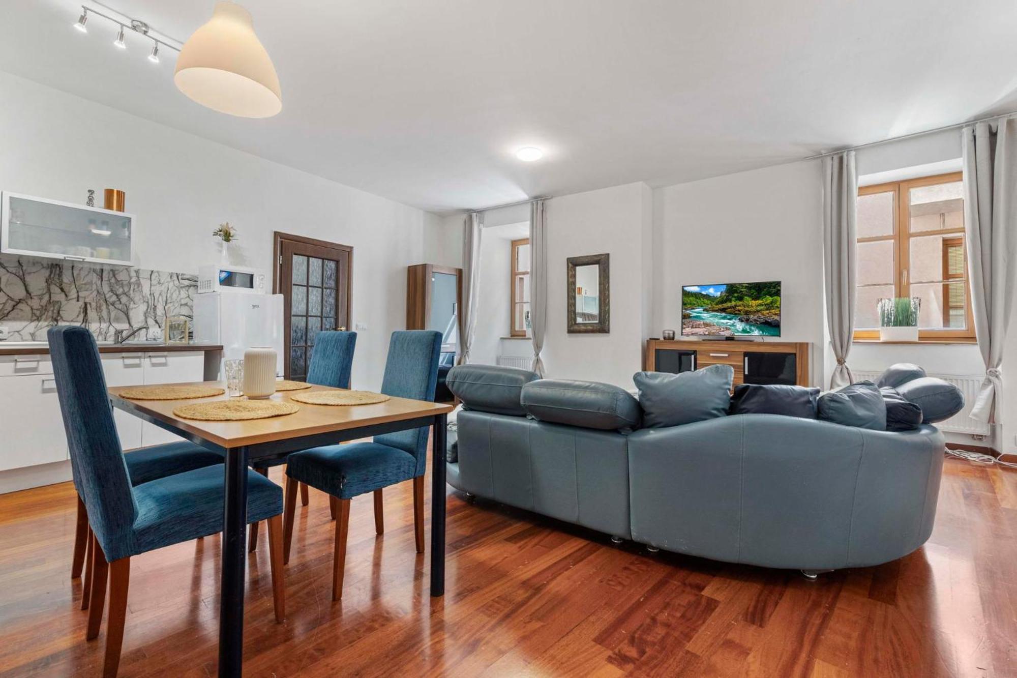 Charming Apartment In The Heart Of 브라티슬라바 외부 사진