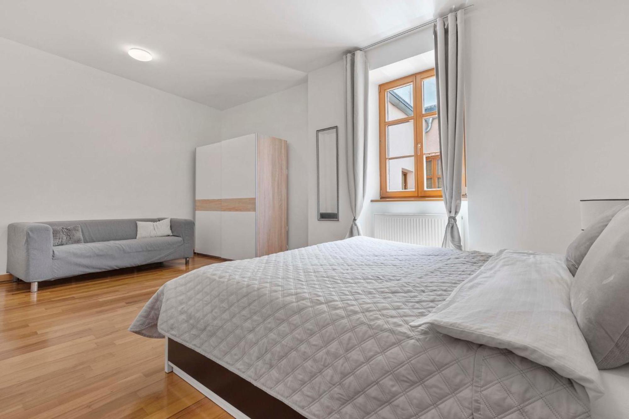 Charming Apartment In The Heart Of 브라티슬라바 외부 사진