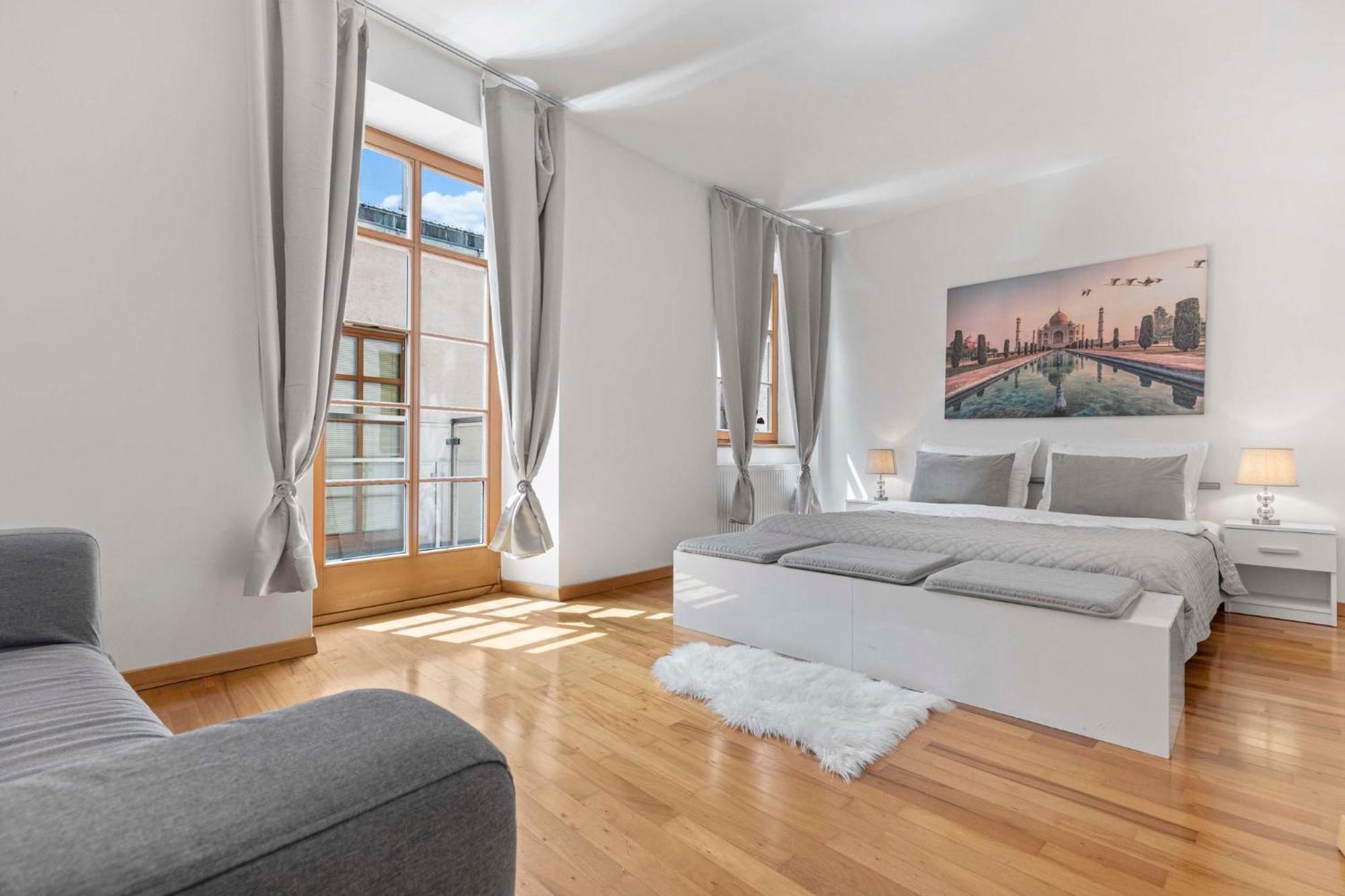 Charming Apartment In The Heart Of 브라티슬라바 외부 사진
